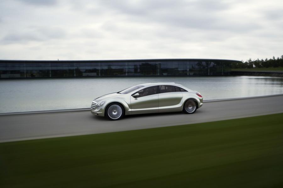  Mercedes-Benz F700 Concept 2007 года  (фото 22 из 41)